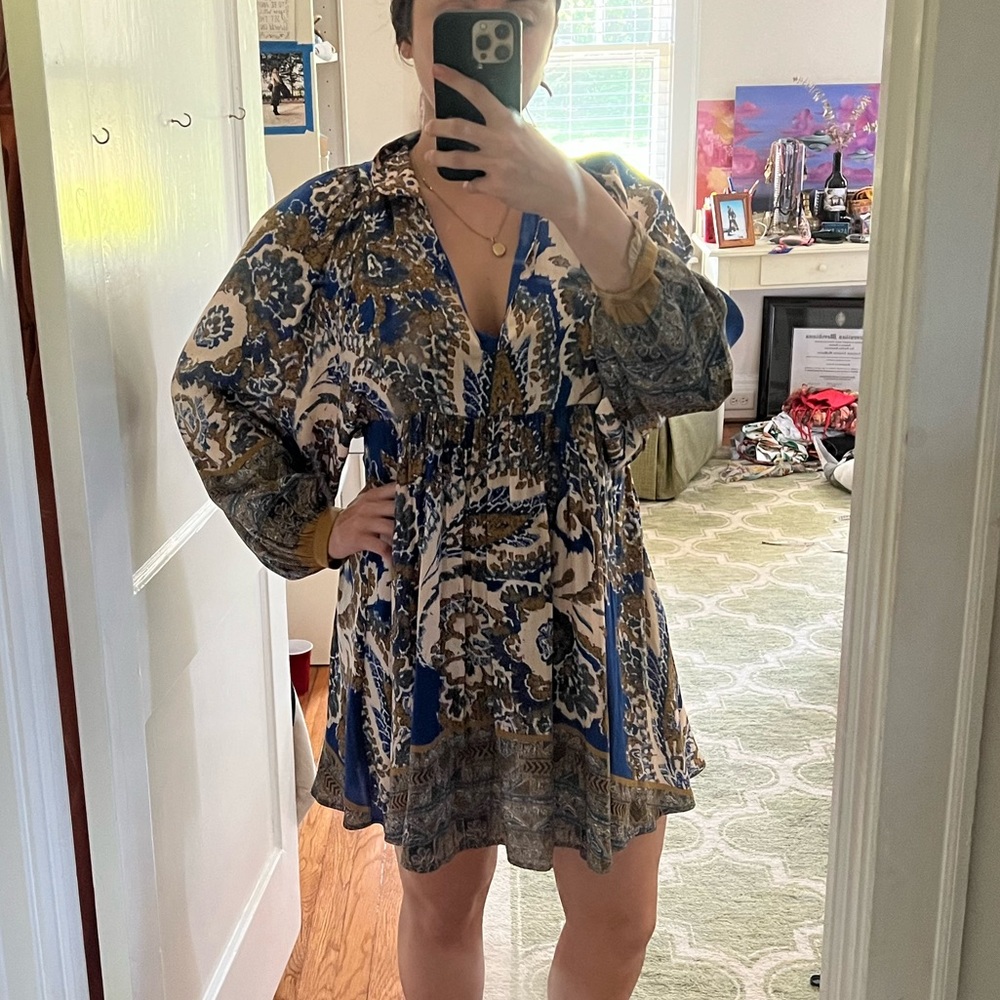 Free People Puff Sleeved Regency Dress, size xs. Blue and Gold Rococo Pattern.